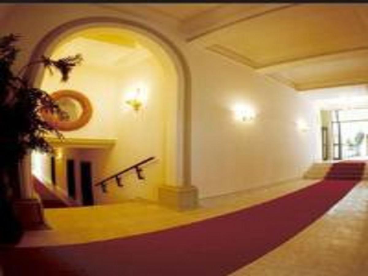 M Plaza Hotel Accra Exterior photo
